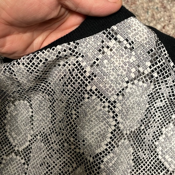 Joie cashmere silk sweater in almost new condition - Picture 3 of 9